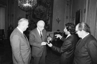 Il Presidente della Repubblica Francesco Cossiga riceve in udienza Andrea Pucci, amministratore delegato della Selenia, con Fabiano Fabiani, amministratore delegato di Finmeccanica