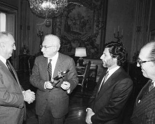 Il Presidente della Repubblica Francesco Cossiga riceve in udienza Andrea Pucci, amministratore delegato della Selenia, con Fabiano Fabiani, amministratore delegato di Finmeccanica