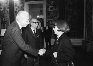 Ignazio Gardella, presidente dell'Accademia nazionale di San Luca, con Andrea Cascella, vincitore del "Premio Presidente della Repubblica" per il 1989