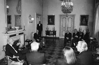 Ignazio Gardella, presidente dell'Accademia nazionale di San Luca, con Andrea Cascella, vincitore del "Premio Presidente della Repubblica" per il 1989