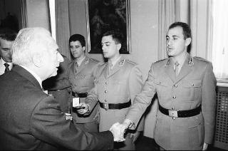 Incontro con una delegazione allievi della Scuola sottufficiali della Guardia di Finanza, in servizio di Guardia d'Onore al Palazzo del Quirinale