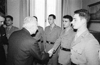 Incontro con una delegazione allievi della Scuola sottufficiali della Guardia di Finanza, in servizio di Guardia d'Onore al Palazzo del Quirinale
