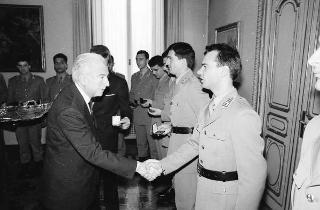 Incontro con una delegazione allievi della Scuola sottufficiali della Guardia di Finanza, in servizio di Guardia d'Onore al Palazzo del Quirinale