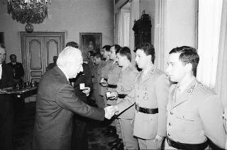 Incontro con una delegazione allievi della Scuola sottufficiali della Guardia di Finanza, in servizio di Guardia d'Onore al Palazzo del Quirinale