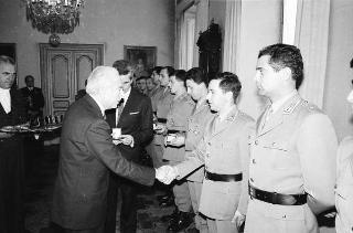 Incontro con una delegazione allievi della Scuola sottufficiali della Guardia di Finanza, in servizio di Guardia d'Onore al Palazzo del Quirinale