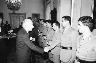 Incontro con una delegazione allievi della Scuola sottufficiali della Guardia di Finanza, in servizio di Guardia d'Onore al Palazzo del Quirinale