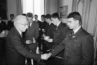 Incontro con una delegazione di allievi dell'Accademia Aeronautica di Pozzuoli, in servizio di Guardia d'Onore al Palazzo del Quirinale