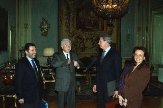 Erik Amfitheatrof, con Ferruccio Silvera e la signora Maria Pia La Manna, giornalisti della redazione di "Fortune"