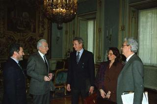 Erik Amfitheatrof, con Ferruccio Silvera e la signora Maria Pia La Manna, giornalisti della redazione di "Fortune"