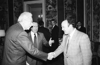 Incontro del Presidente della Repubblica Francesco Cossiga con Gian Carlo Ferretto, presidente della Fondazione "Il Campiello", con il comitato di gestione, la giuria e Francesca Duranti, la vincitrice della 27^ edizione del Premio letterario "Campiello"