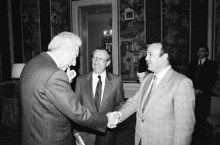 Incontro del Presidente della Repubblica Francesco Cossiga con Gian Carlo Ferretto, presidente della Fondazione "Il Campiello", con il comitato di gestione, la giuria e Francesca Duranti, la vincitrice della 27^ edizione del Premio letterario "Campiello"