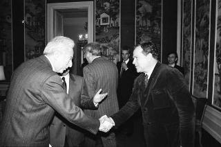 Incontro del Presidente della Repubblica Francesco Cossiga con Gian Carlo Ferretto, presidente della Fondazione "Il Campiello", con il comitato di gestione, la giuria e Francesca Duranti, la vincitrice della 27^ edizione del Premio letterario "Campiello"