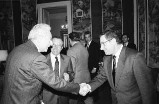 Incontro del Presidente della Repubblica Francesco Cossiga con Gian Carlo Ferretto, presidente della Fondazione "Il Campiello", con il comitato di gestione, la giuria e Francesca Duranti, la vincitrice della 27^ edizione del Premio letterario "Campiello"