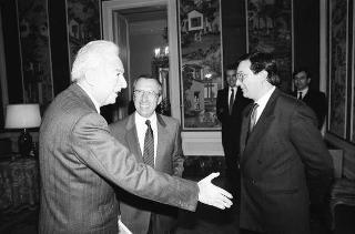 Incontro del Presidente della Repubblica Francesco Cossiga con Gian Carlo Ferretto, presidente della Fondazione "Il Campiello", con il comitato di gestione, la giuria e Francesca Duranti, la vincitrice della 27^ edizione del Premio letterario "Campiello"