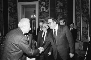Incontro del Presidente della Repubblica Francesco Cossiga con Gian Carlo Ferretto, presidente della Fondazione "Il Campiello", con il comitato di gestione, la giuria e Francesca Duranti, la vincitrice della 27^ edizione del Premio letterario "Campiello"