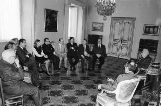 Incontro del Presidente della Repubblica Francesco Cossiga con Gian Carlo Ferretto, presidente della Fondazione "Il Campiello", con il comitato di gestione, la giuria e Francesca Duranti, la vincitrice della 27^ edizione del Premio letterario "Campiello"