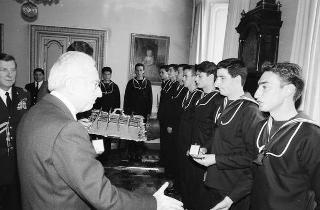Incontro con una delegazione allievi della Scuola sottufficiali della Marina militare di Taranto, in servizio di Guardia d'Onore al Palazzo del Quirinale