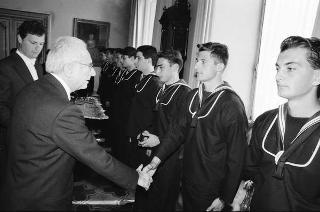 Incontro con una delegazione allievi della Scuola sottufficiali della Marina militare di Taranto, in servizio di Guardia d'Onore al Palazzo del Quirinale