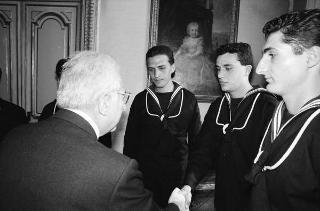 Incontro con una delegazione allievi della Scuola sottufficiali della Marina militare di Taranto, in servizio di Guardia d'Onore al Palazzo del Quirinale