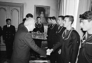 Incontro con una delegazione allievi della Scuola sottufficiali della Marina militare di Taranto, in servizio di Guardia d'Onore al Palazzo del Quirinale