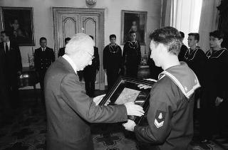 Incontro con una delegazione allievi della Scuola sottufficiali della Marina militare di Taranto, in servizio di Guardia d'Onore al Palazzo del Quirinale
