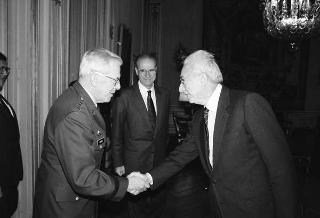 Incontro del Presidente della Repubblica Francesco Cossiga con il Generale John R. Galvin, comandante supremo delle Forze alleate in Europa, accompagnato da Peter F. Secchia, ambasciatore degli USA a Roma