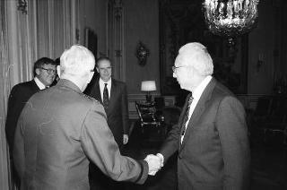 Incontro del Presidente della Repubblica Francesco Cossiga con il Generale John R. Galvin, comandante supremo delle Forze alleate in Europa, accompagnato da Peter F. Secchia, ambasciatore degli USA a Roma