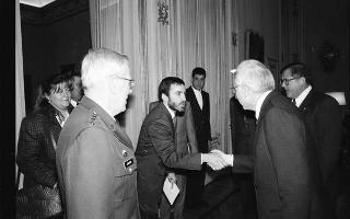 Incontro del Presidente della Repubblica Francesco Cossiga con il Generale John R. Galvin, comandante supremo delle Forze alleate in Europa, accompagnato da Peter F. Secchia, ambasciatore degli USA a Roma