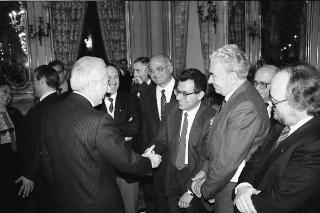 Il Presidente della Repubblica Francesco Cossiga riceve in udienza Guido Guidi, presidente del Consiglio nazionale dell'Ordine dei giornalisti, con i componenti del Consiglio nazionale e i presidenti dei Consigli regionali e interregionali dell'Ordine