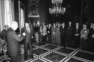Il Presidente della Repubblica Francesco Cossiga riceve la visita Giovanni Colombo, presidente della Federazione delle Associazioni italiane alberghi e turismo, con una delegazione di partecipanti alla 40^ assemblea della FAIAT