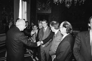 Il Presidente della Repubblica Francesco Cossiga riceve la visita Giovanni Colombo, presidente della Federazione delle Associazioni italiane alberghi e turismo, con una delegazione di partecipanti alla 40^ assemblea della FAIAT