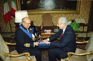 Il Presidente della Repubblica Francesco Cossiga riceve in visita di congedo l'Ammiraglio di Squadra Mario Porta, capo di Stato maggiore della Difesa