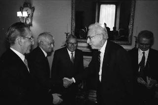 Incontro del Presidente della Repubblica Francesco Cossiga con Vittorino Colombo, e un gruppo di cittadini di Albiate