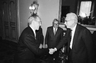 Incontro del Presidente della Repubblica Francesco Cossiga con Vittorino Colombo, e un gruppo di cittadini di Albiate
