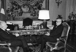 Il Presidente della Repubblica Francesco Cossiga riceve in udienza Alberto Bemporad, commissario generale per l'"Esposizione internazionale specializzata Genova 1992"
