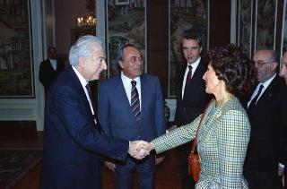 Il Presidente della Repubblica Francesco Cossiga riceve l'on. Francesco Cimino, sottosegretario di Stato all'agricoltura e foreste, con il comitato organizzatore della manifestazione ecologica "La giornata dell'acqua e del bosco"