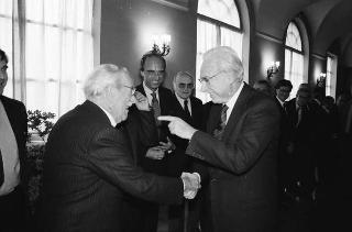 Intervento del Presidente della Repubblica Francesco Cossiga alla proiezione dei filmati illustrativi delle città ospitanti i Campionati mondiali di calcio "Italia 90"