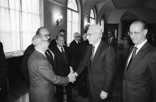 Intervento del Presidente della Repubblica Francesco Cossiga alla proiezione dei filmati illustrativi delle città ospitanti i Campionati mondiali di calcio "Italia 90"
