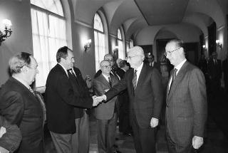 Intervento del Presidente della Repubblica Francesco Cossiga alla proiezione dei filmati illustrativi delle città ospitanti i Campionati mondiali di calcio "Italia 90"