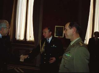 Il Presidente della Repubblica Francesco Cossiga riceve il Generale di Squadra Aerea Stelio Nardini, nuovo Capo di Stato maggiore dell'Aeronautica