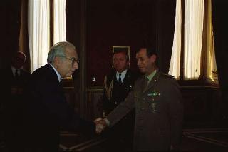 Il Presidente della Repubblica Francesco Cossiga riceve il Generale di Squadra Aerea Stelio Nardini, nuovo Capo di Stato maggiore dell'Aeronautica
