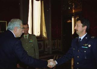 Il Presidente della Repubblica Francesco Cossiga riceve il Generale di Squadra Aerea Stelio Nardini, nuovo Capo di Stato maggiore dell'Aeronautica
