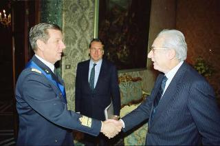 Il Presidente della Repubblica Francesco Cossiga riceve il Generale di Squadra Aerea Stelio Nardini, nuovo Capo di Stato maggiore dell'Aeronautica