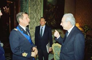 Il Presidente della Repubblica Francesco Cossiga riceve il Generale di Squadra Aerea Stelio Nardini, nuovo Capo di Stato maggiore dell'Aeronautica