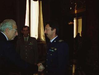 Il Presidente della Repubblica Francesco Cossiga riceve il Generale di Squadra Aerea Stelio Nardini, nuovo Capo di Stato maggiore dell'Aeronautica