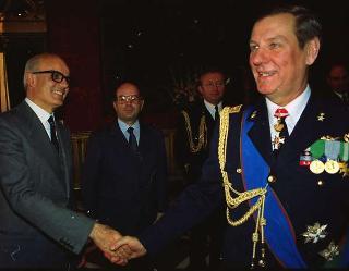 Il Presidente della Repubblica Francesco Cossiga riceve il Generale di Squadra Aerea Stelio Nardini, nuovo Capo di Stato maggiore dell'Aeronautica