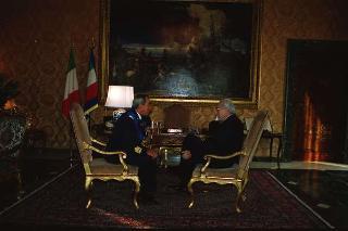 Il Presidente della Repubblica Francesco Cossiga riceve il Generale di Squadra Aerea Stelio Nardini, nuovo Capo di Stato maggiore dell'Aeronautica