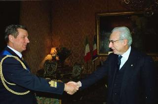 Il Presidente della Repubblica Francesco Cossiga riceve il Generale di Squadra Aerea Stelio Nardini, nuovo Capo di Stato maggiore dell'Aeronautica