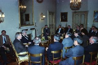 Il Presidente della Repubblica Francesco Cossiga riceve in udienza Imerio Tacchella, accompagnato la figlia Patrizia e da una delegazione di parlamentari veneti