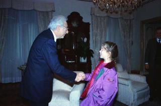 Il Presidente della Repubblica Francesco Cossiga riceve in udienza Imerio Tacchella, accompagnato la figlia Patrizia e da una delegazione di parlamentari veneti